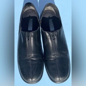 Munro Vail black slip on/zipper - leather women’s shoe M740181 size 10